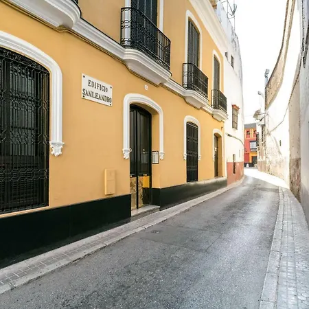 Caballerizas Centro 公寓 *